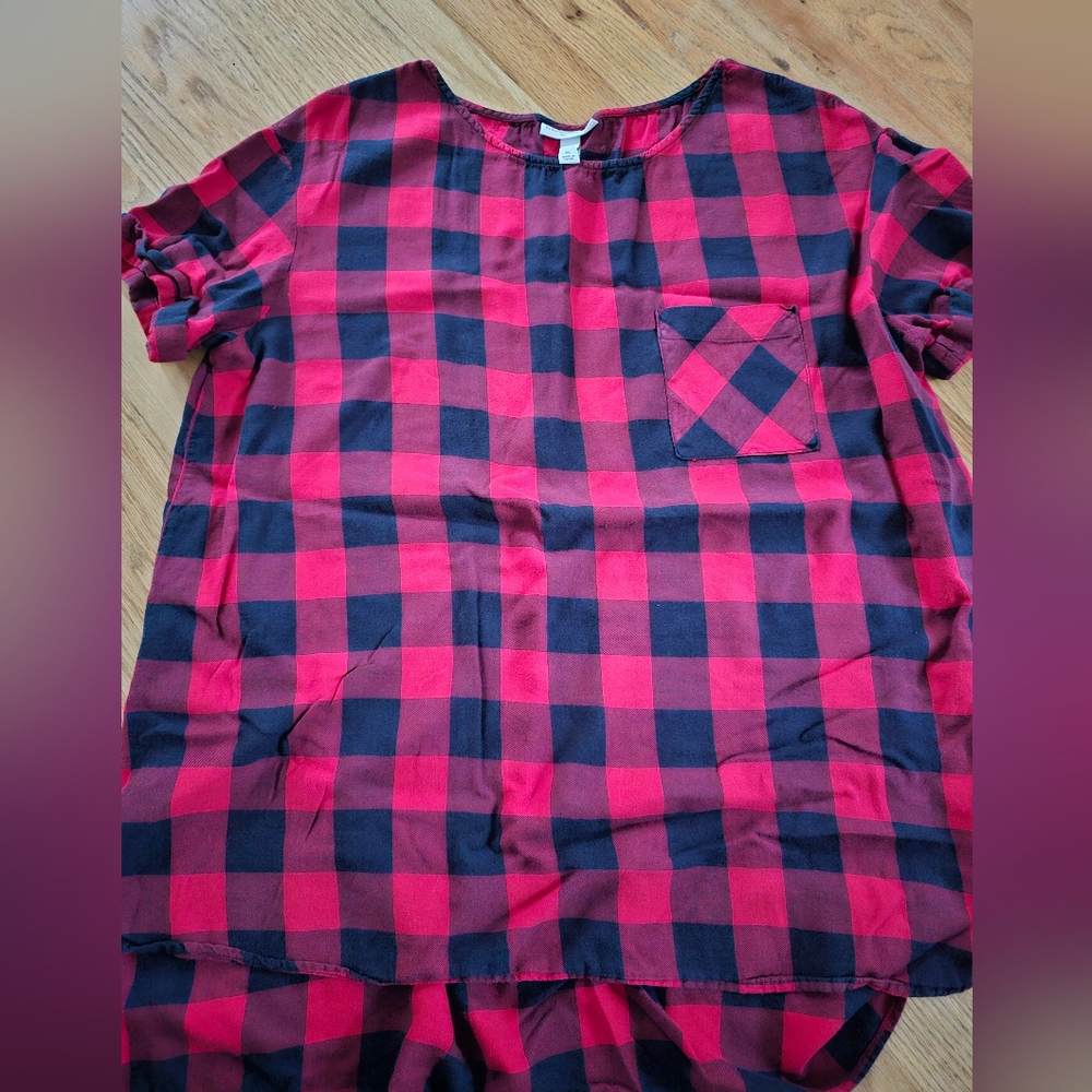 Liz Lange Red and Navy Blue Maternity Top